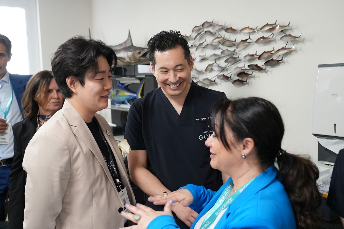 IMCAS · Paris — Dr. Lee Chan-jong
